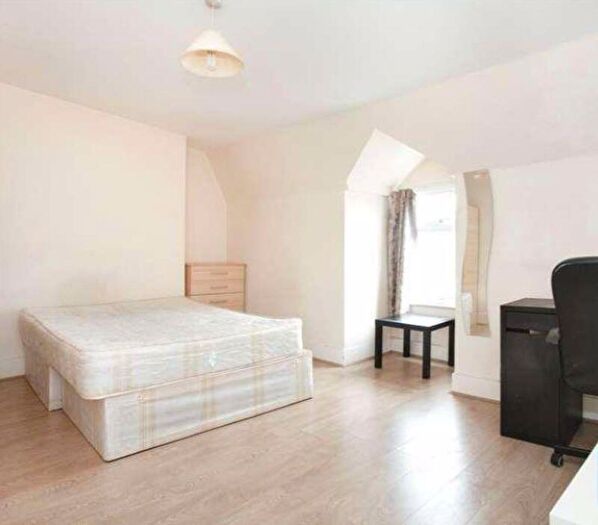 3 Bedroom Flat To Rent In Whittington Road, Bounds Green, N22