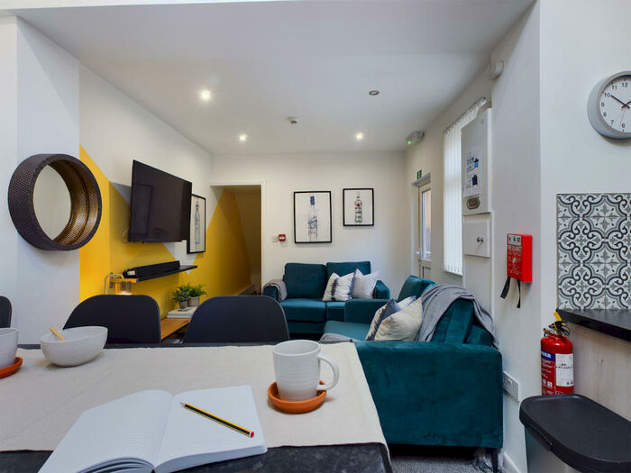 2 Bedroom Flat To Rent In Deramore Street, Manchester, Manchester, M14