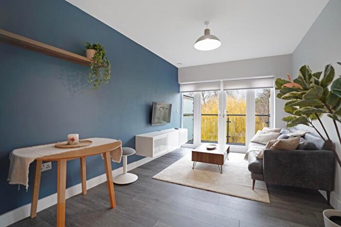 2 Bedroom Flat For Sale In Croydon Road, Anerley, London, SE20