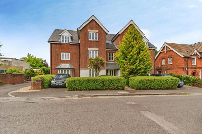 2 Bedroom Flat For Sale In Station Road, Redhill, Surrey, RH1