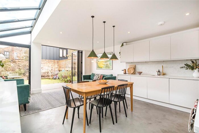 4 Bedroom House For Sale In Medway Road, Bow, London, E3