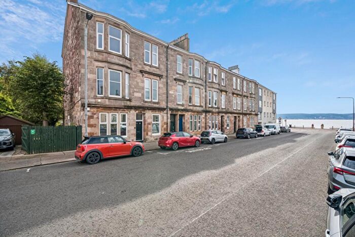 2 Bedroom Flat For Sale In William Street, Helensburgh, Argyll And Bute, G84
