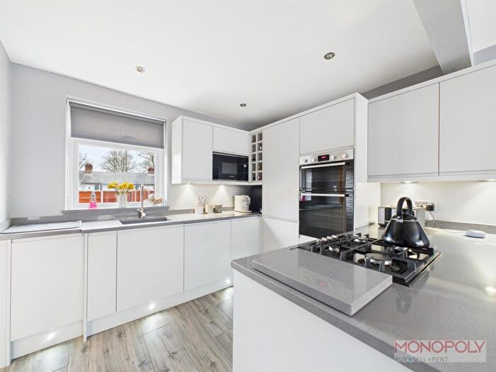 3 Bedroom End Of Terrace House For Sale In Glen Avon, Wrexham, LL12