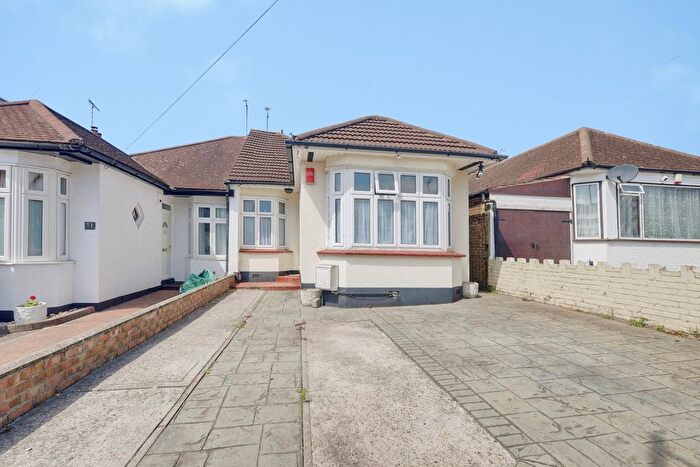 3 Bedroom Semi-Detached Bungalow For Sale In Springfield Drive, Westcliff-On-Sea, SS0