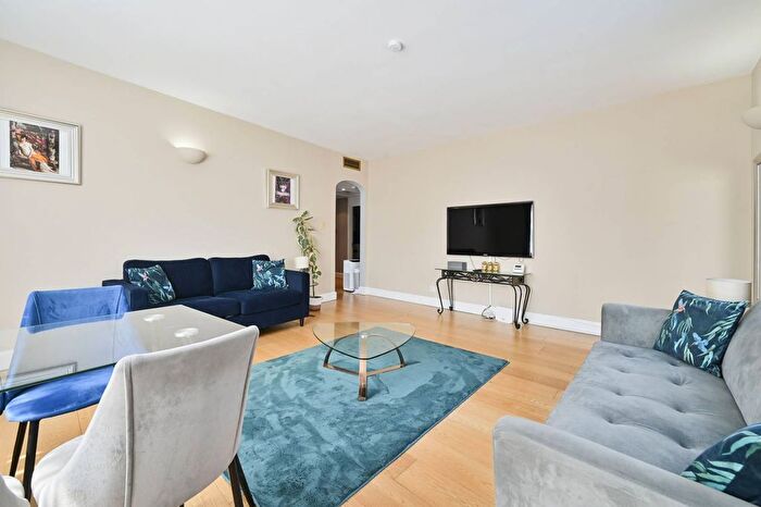 2 Bedroom Flat To Rent In Floral Street, Covent Garden, London, WC2E