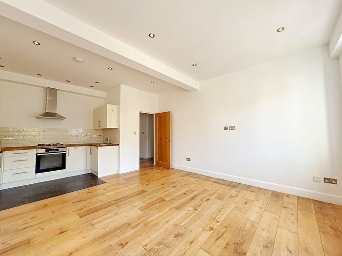 2 Bedroom Flat To Rent In The Parade, High Street, Watford, Hertfordshire, WD17