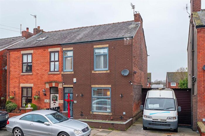 3 Bedroom Semi Detached House For Sale In Leyland Lane, Leyland, PR25
