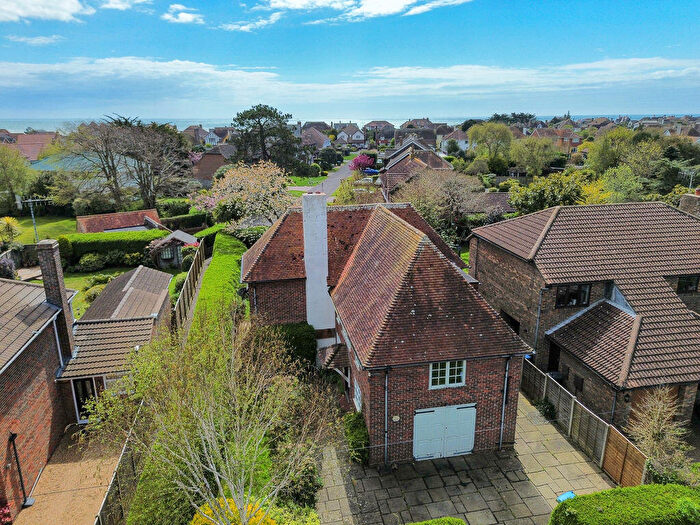 3 Bedroom Detached House For Sale In Broomcroft Road, Felpham, PO22
