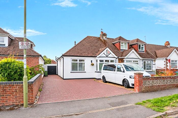 2 Bedroom Bungalow To Rent In The Crossway, Fareham, Hampshire, PO16