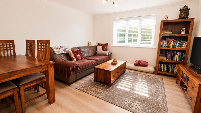 2 Bedroom Flat For Sale In Express Drive, Goodmayes, IG3