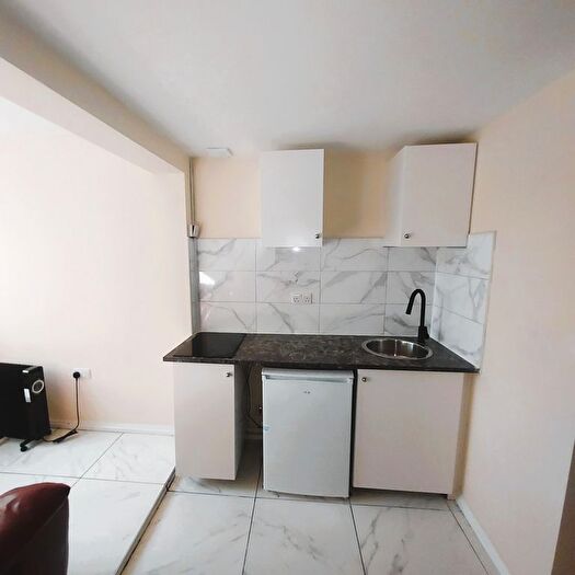 Studio To Rent In Radnor Close, Mitcham, CR4