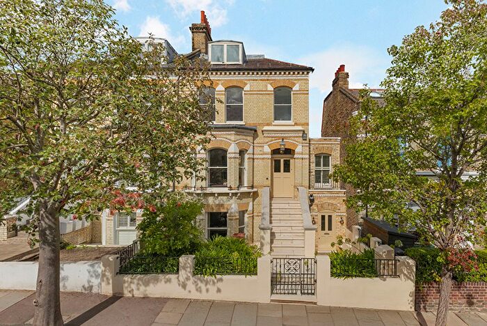 5 Bedroom Semi Detached House For Sale In Salcott Road, London, SW11