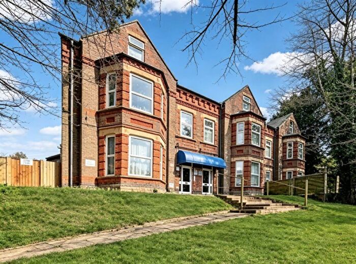 2 Bedroom Apartment For Sale In London Road, Luton, Bedfordshire, LU1