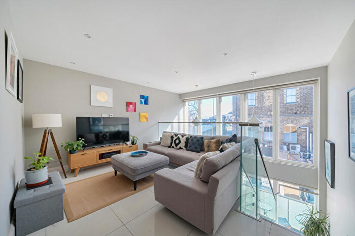 2 Bedroom Apartment For Sale In Crystal Palace Parade, London, SE19