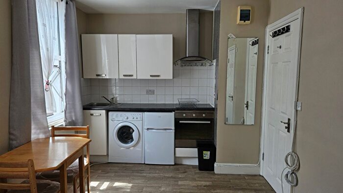Studio To Rent In Cricklewood Lane, Cricklewood, London, NW2