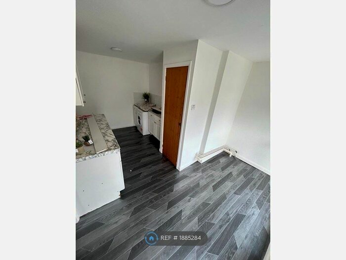 2 Bedroom Flat To Rent In Victoria Street, Barnstaple, EX32