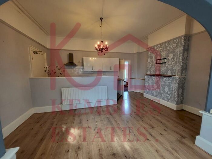 1 Bedroom Flat To Rent In Flat, Windsor Road, DN2