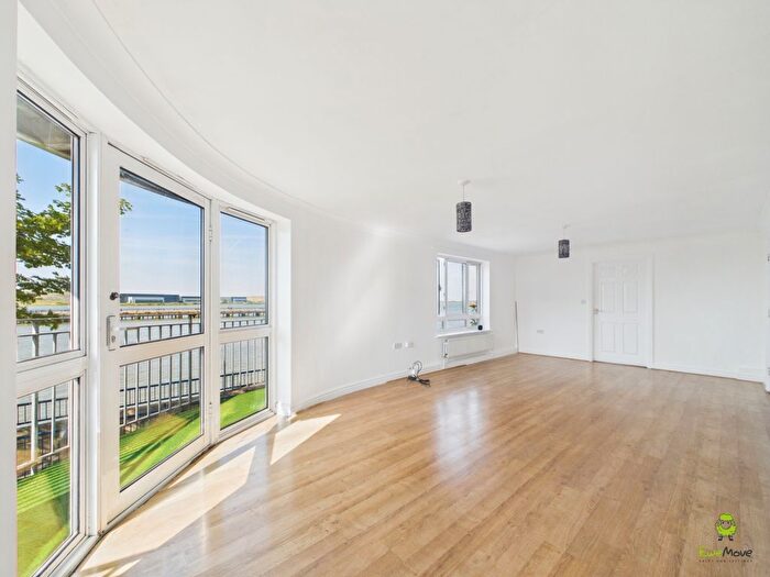 2 Bedroom Flat For Sale In Wharfside Close, Erith, Kent, DA8