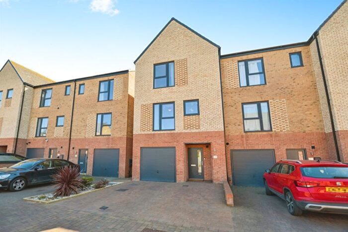 4 Bedroom End Of Terrace House For Sale In Infinity View, Stockton-On-Tees, TS18