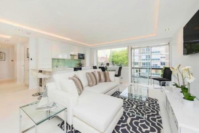 2 Bedroom Flat To Rent In Cambridge Square, Paddington, London, W2