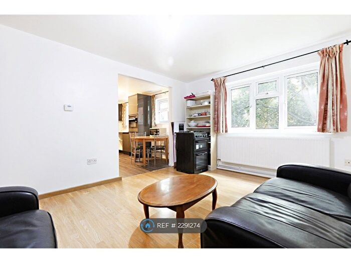 2 Bedroom Flat To Rent In Rockingham Street, London, SE1