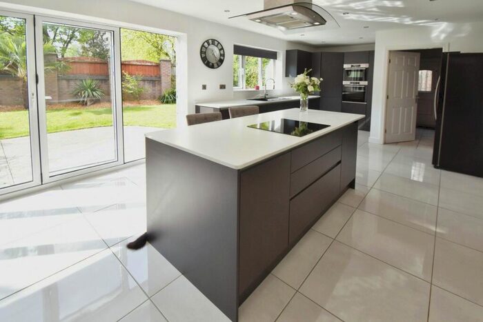 5 Bedroom Detached House For Sale In Castle Hey Close, Bury, BL9