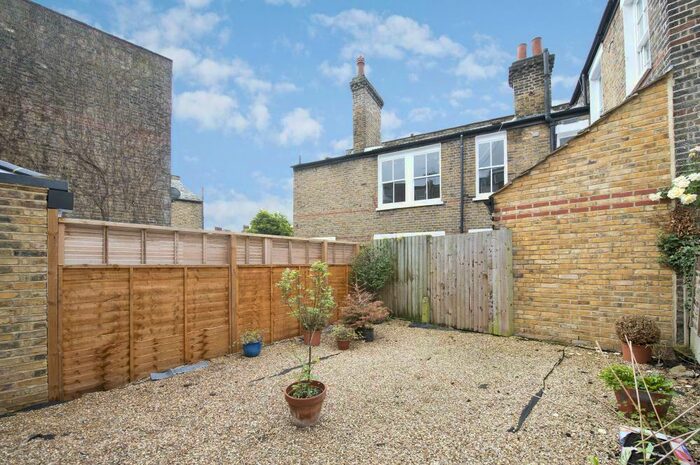 2 Bedroom Apartment To Rent In Dagnan Road, London, SW12