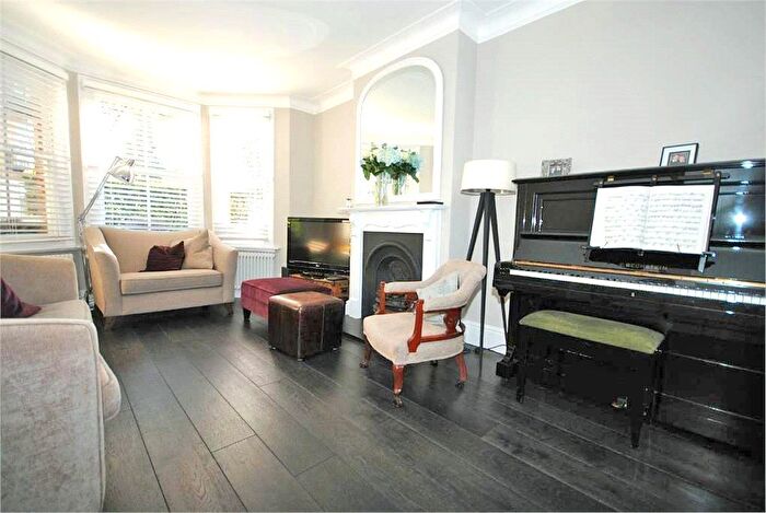 3 Bedroom End Of Terrace House To Rent In Staines Road, Twickenham, TW2