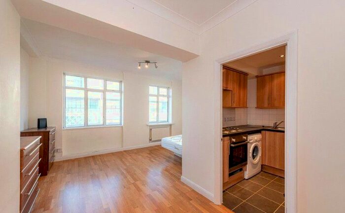 Studio To Rent In Warren Court, - Euston Road, Fitzrovia, London, NW1
