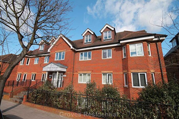 1 Bedroom Flat To Rent In Dukes Avenue, New Malden, KT3