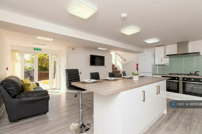 5 Bedroom Terraced House To Rent In Arden Close, Warwick, CV34