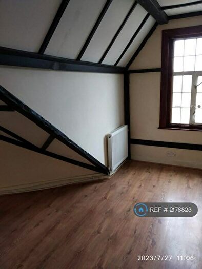 3 Bedroom Flat To Rent In South Norwood, London, SE25