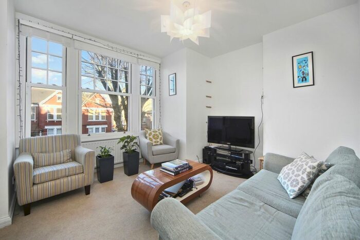 2 Bedroom Flat To Rent In Cavendish Road, London, SW12