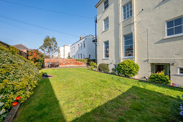 2 Bedroom Flat For Sale In Wellington Square, Cheltenham, GL50