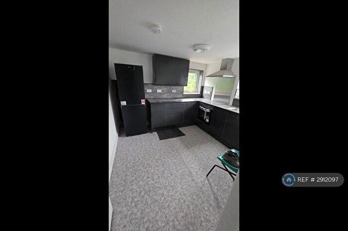 2 Bedroom Flat To Rent In Mauldeth Road, Manchester, M19
