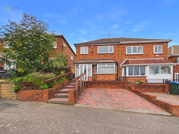 3 Bedroom Semi-Detached House For Sale In Lechlade Road, Great Barr, Birmingham, B43