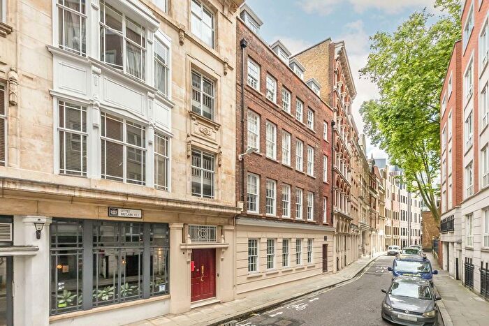 2 Bedroom Flat To Rent In Little Britain, London, EC1A