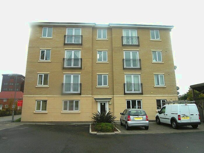 2 Bedroom Flat To Rent In Firmin Close, Ipswich, IP1