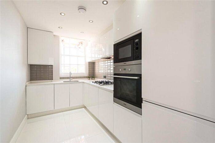 3 Bedroom Flat To Rent In Circus Lodge, Circus Road, NW8