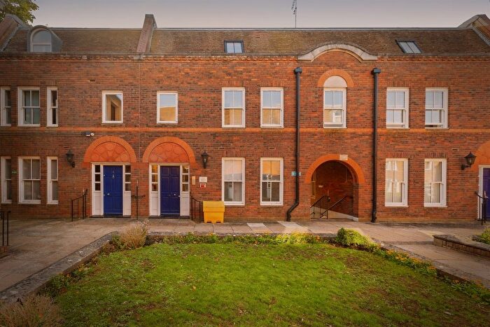 2 Bedroom Flat For Sale In Oxford Road, Aylesbury, HP19