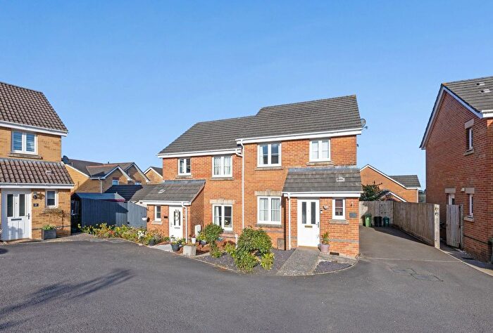 3 Bedroom Semi-Detached House For Sale In Gelli Ddaear Goch, Llanharry, CF72