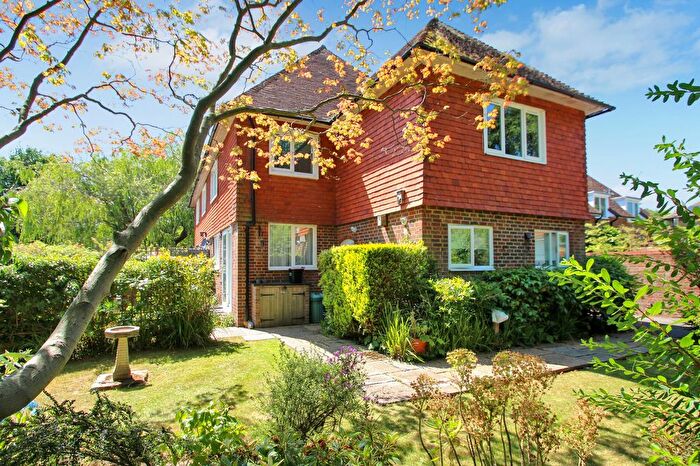 2 Bedroom Flat For Sale In Vineys Gardens, Tenterden, TN30