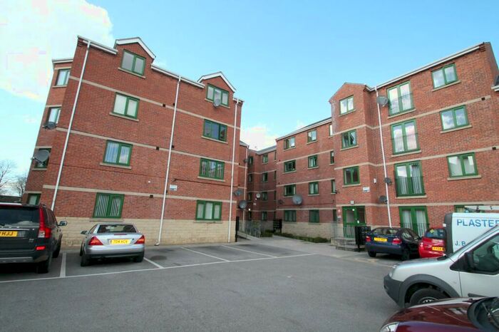 2 Bedroom Apartment To Rent In Admiral Court, Leeds, LS11