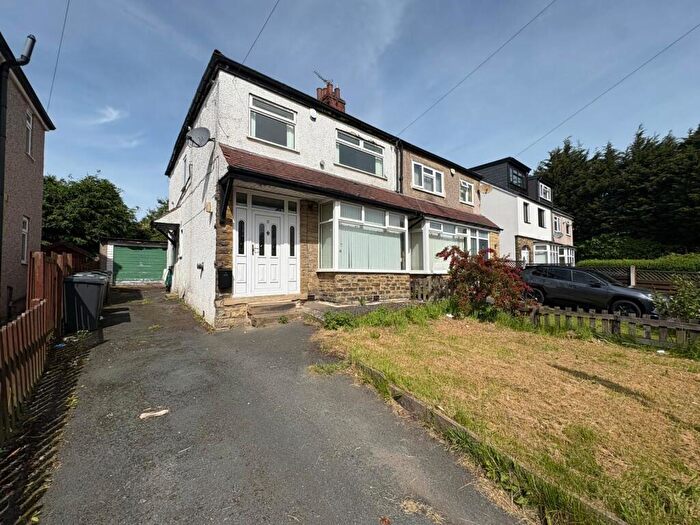 3 Bedroom House To Rent In Thorn Drive, Bradford, BD9