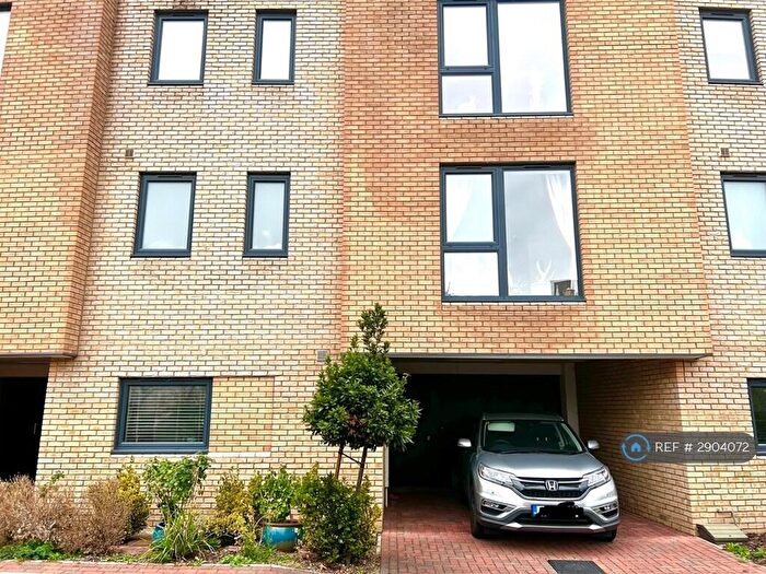 4 Bedroom Detached House To Rent In Ellis Road, Trumpington, Cambridge, CB2