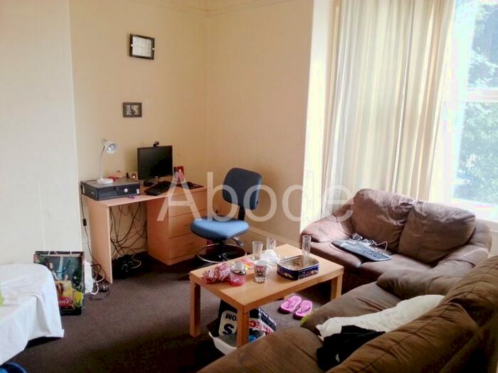 2 Bedroom Flat To Rent In Kensington Terrace, Leeds, West Yorkshire, LS6