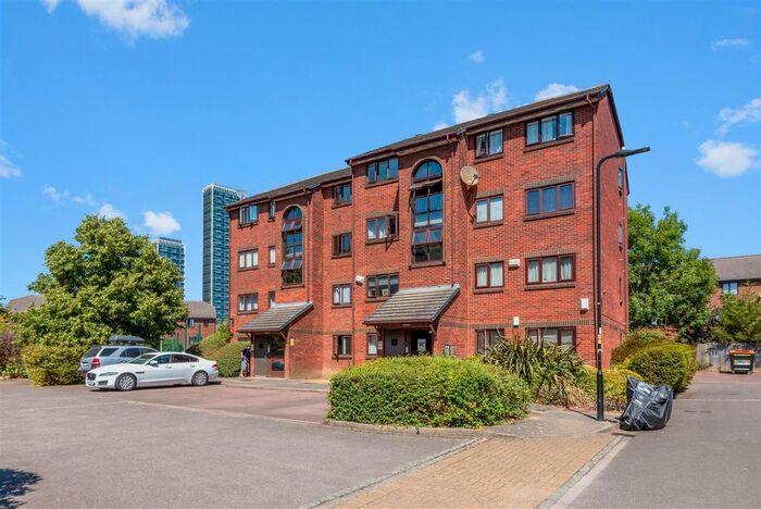 1 Bedroom Flat To Rent In Cotton Avenue, London, W3