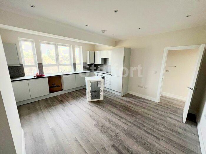 2 Bedroom Apartment To Rent In Mottingham Road, London, SE9