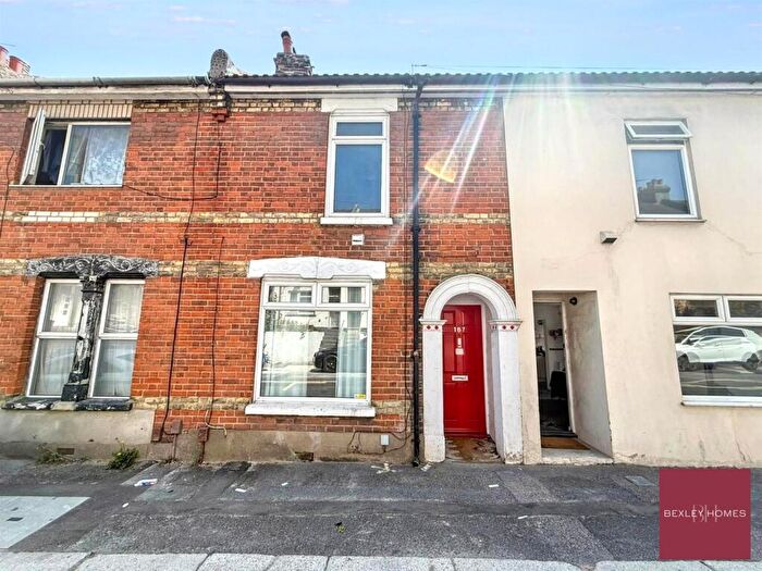 2 Bedroom Terraced House To Rent In Magpie Hall Road, Chatham, ME4