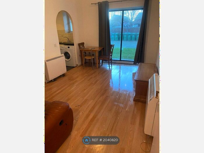 1 Bedroom Flat To Rent In Manor Close, London, SE28
